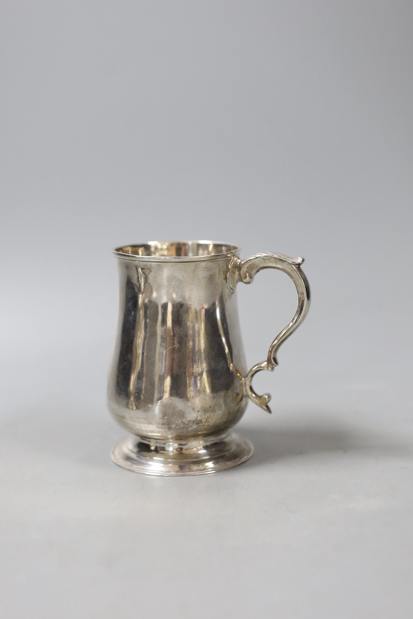 A George III silver baluster mug, John Kidder, London, 1786, height 10.1cm, 5.5oz.